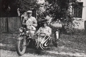 Große Fahrt mit Pipsi, dem Spitz der Baronin, 1935, (C) Fam. Timpl