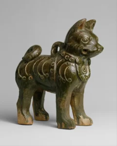 Grün glasierter Keramik-Hund, knurrend und ein Geschirr tragend, 25-220 n. Chr. (östl. Han-Zeit),1991, Metropolitan Museum of Art, New York