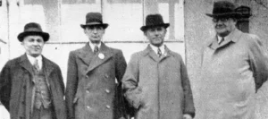 Hauptvorstand des VfDSp 1931 (v.l.n.r.) Zuchtbuchführer W. Müller, Frankfurt,
Geschäftsführer H. Sassenberg,Troisdorf,
1.Vorsitzender Dr. Manger, Ingolstadt,
2.Vorsitzender Direktor Schulz,Berlin