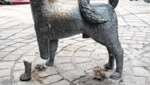 Onkel Willis Spitz mit gebrochenem Bein - Au weia!!!