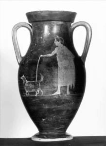 Eine der vermutlich einzigen zwei existierenden Fotografien der Berliner Amphora, auf der ein Mann mit einem vor ihm laufenden spitzartigen Hund zu sehen ist