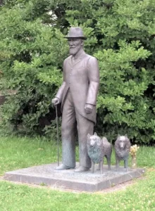 Statue Wilhelms II. mit seinen Spitzen vor dem Stuttgarter Wilhelmspalais
