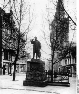 Kuhhirtendenkmal (das ursprüngliche!)
Bundesarchiv Bild 183-2008-0312-501, Bochum, Kuhhirten-Denkmal 1930